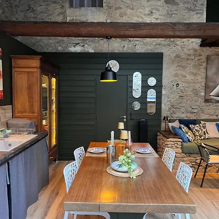 Parentale Avec Un Petit Salon Oda ve Kahvaltı Homps (Aude)