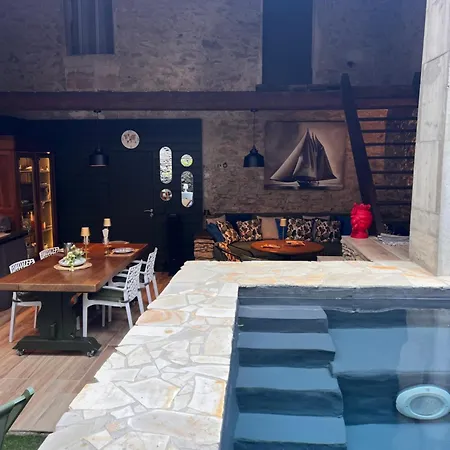 Parentale Avec Un Petit Salon Homps (Aude)